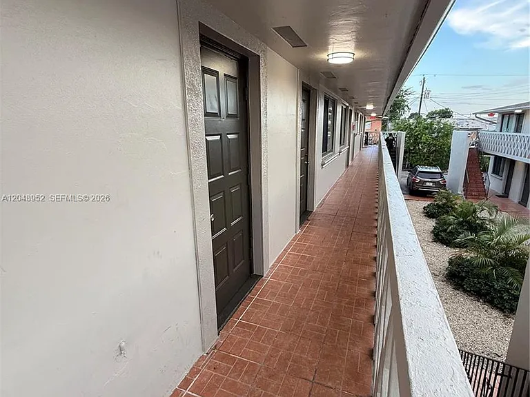 654 W 29th St #4 — Photo 2