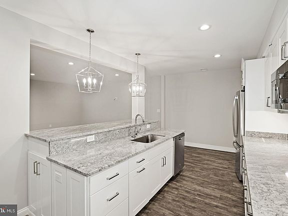 5th image of 517-517B Great Falls St #2