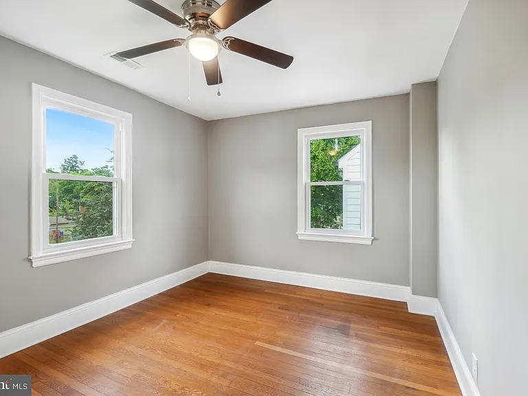 2615 Otis St NE — Photo 26