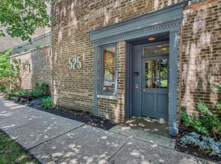 525 Grove St APT 3C, Evanston, IL 60201