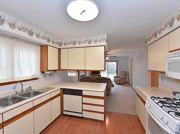 2nd image of 3081 Midlane Dr