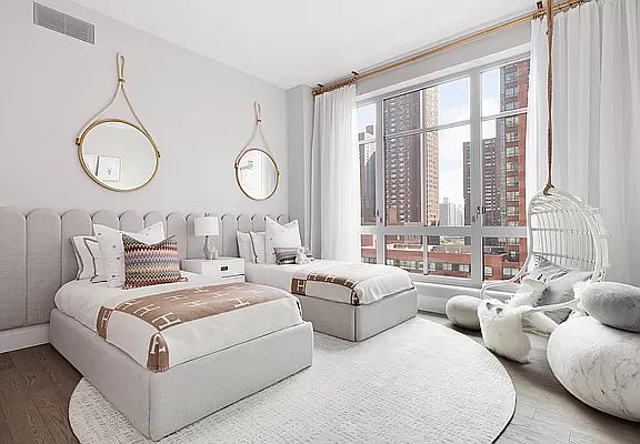 5th image of 200 E 95th St #25C