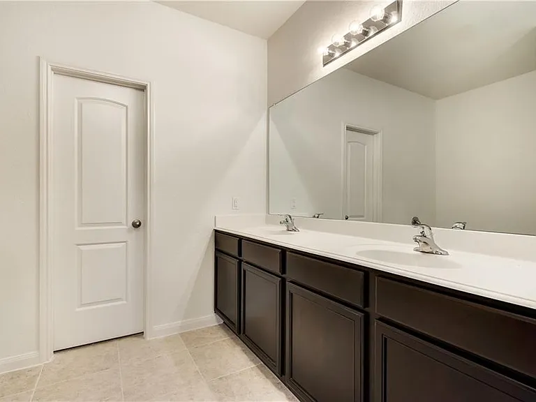 156 Aaron St — Photo 14