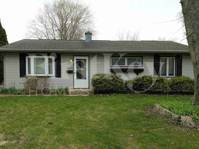 18642 W Karen Ln — Photo 1