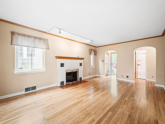 5th image of 1934 Beverly Pl