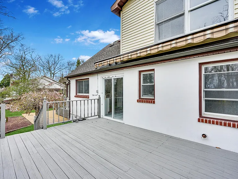 13 Swain Ave — Photo 31