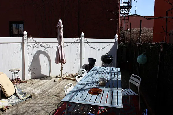 Rented by Premier Metro Realty Corp | media 23