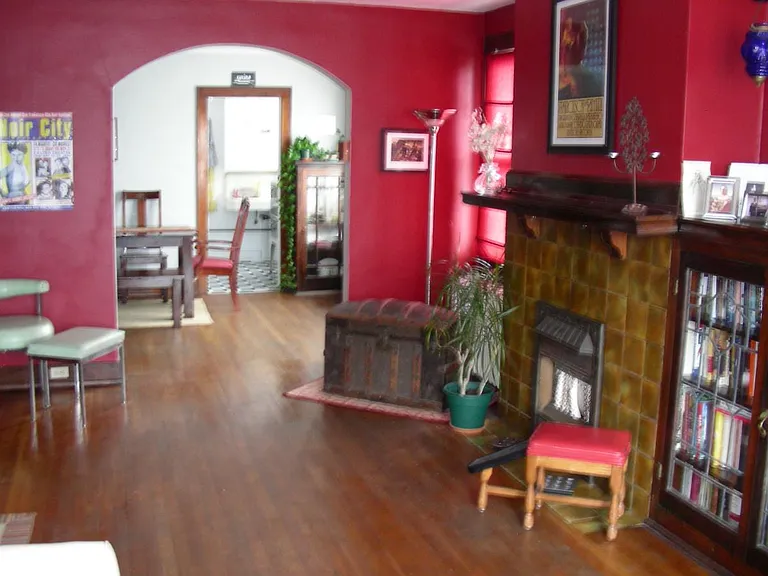Living room in red