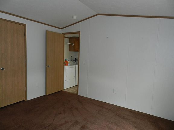 3rd image of 28 Skyline Dr