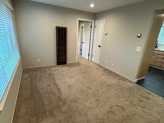 3rd image of 1416 Laurel St APT 5