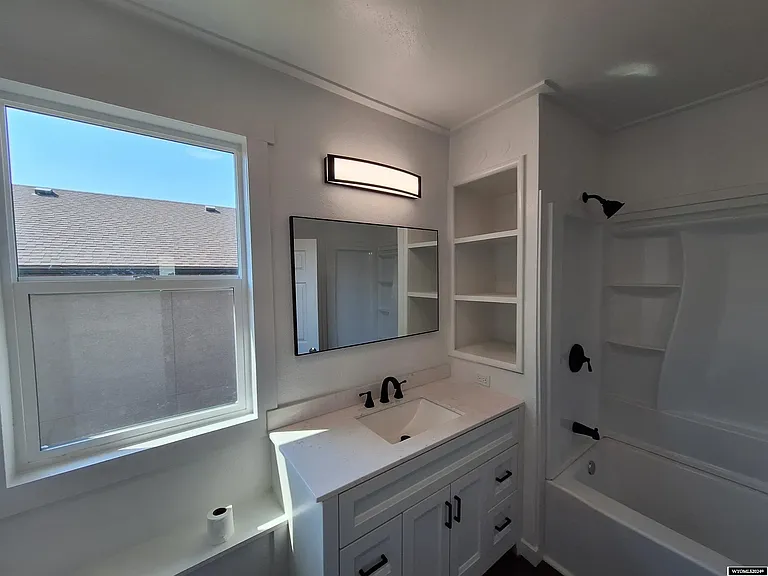 1137 Main St — Photo 13