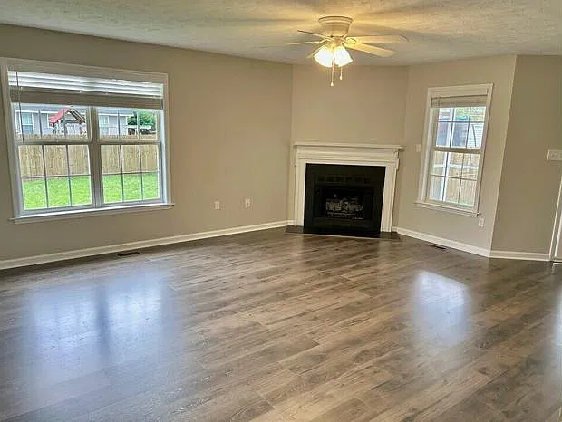 1130 Alexwood Dr — Photo 2
