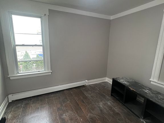 5th image of 27 Garwood Pl #2B