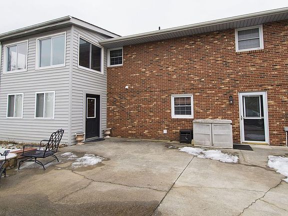 3rd image of 335 Briarwood Dr