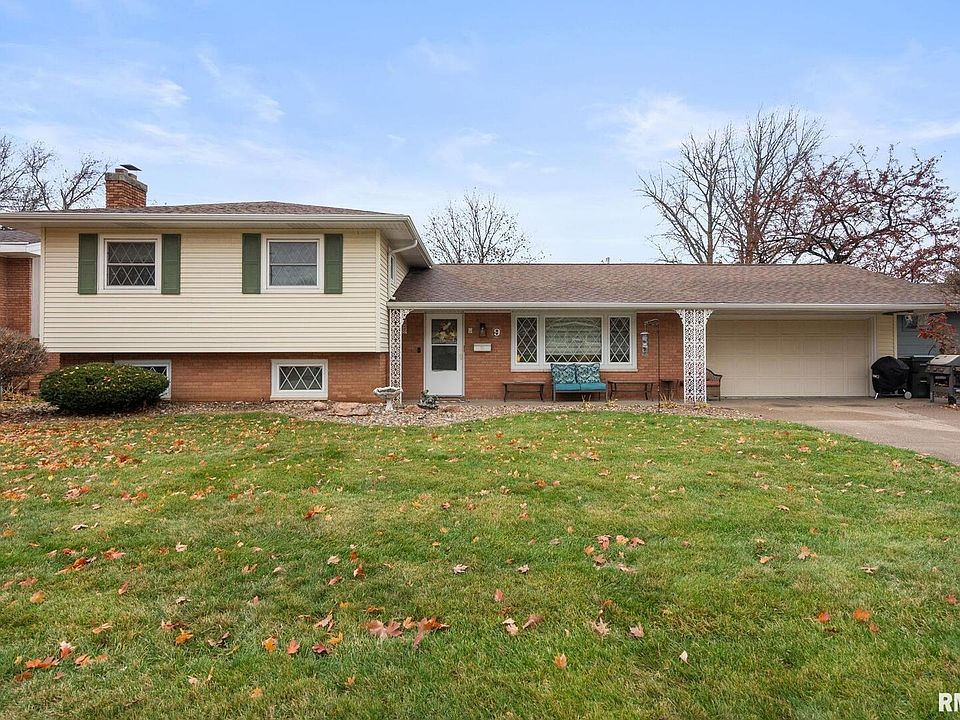 1st image of 9 Parkwood Dr