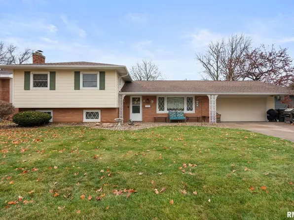 9 Parkwood Dr, Davenport, IA 52803