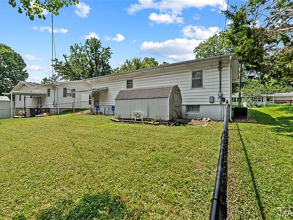5th image of 334 Edgewood Dr