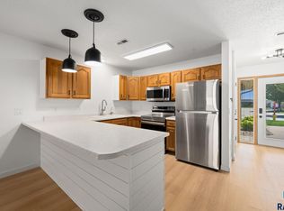 1909 S Sertoma Ave, Sioux Falls, SD 57106