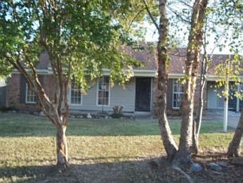 1st image of 3865 Ivanhoe Dr