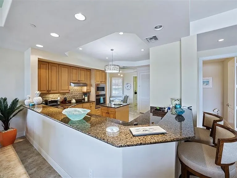 580 Avellino Isles Cir #18102 — Photo 11