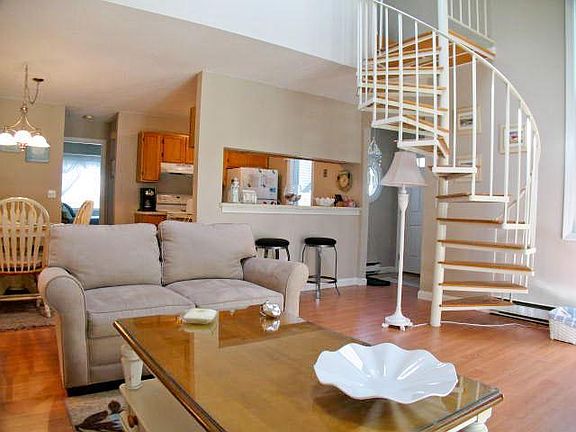 4th image of 66 Howland Circle #66