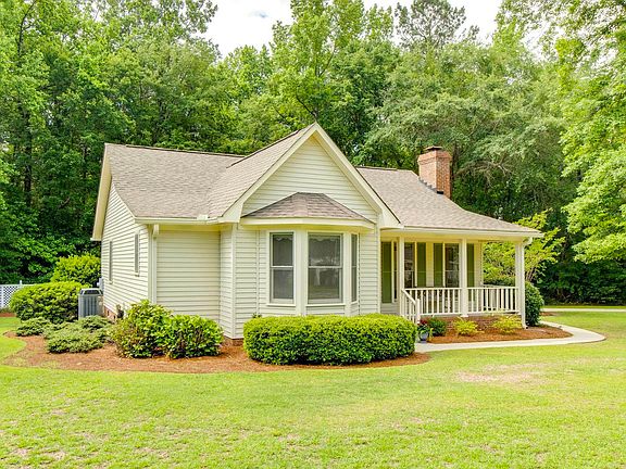 2nd image of 241 Woodridge Cir