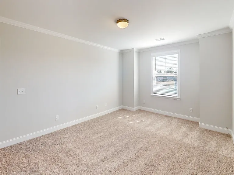 146 Champlain Dr — Photo 17
