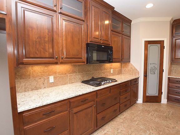 5th image of 1202 Silverton Dr