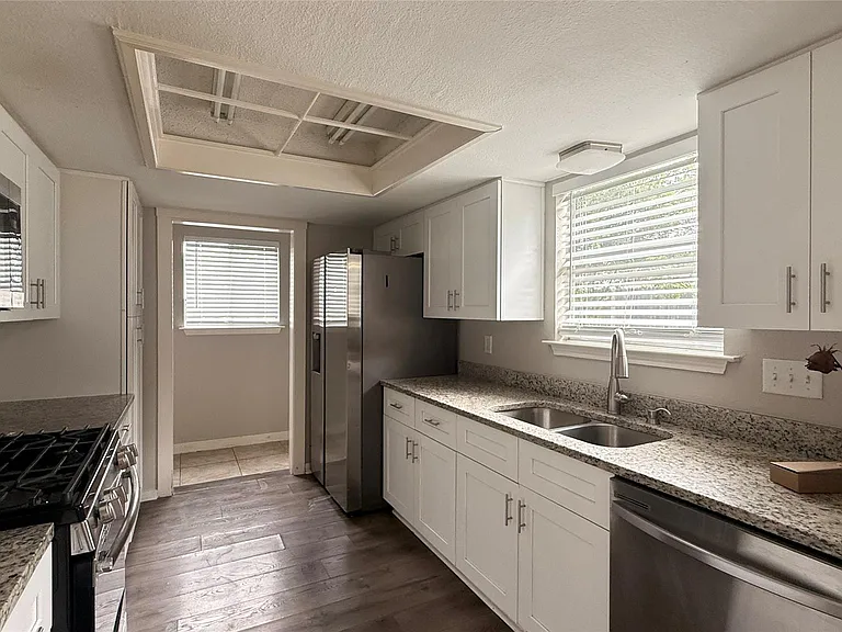 805 Malden Cv — Photo 7