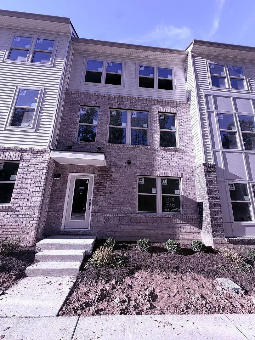 Brand New — Photo 1