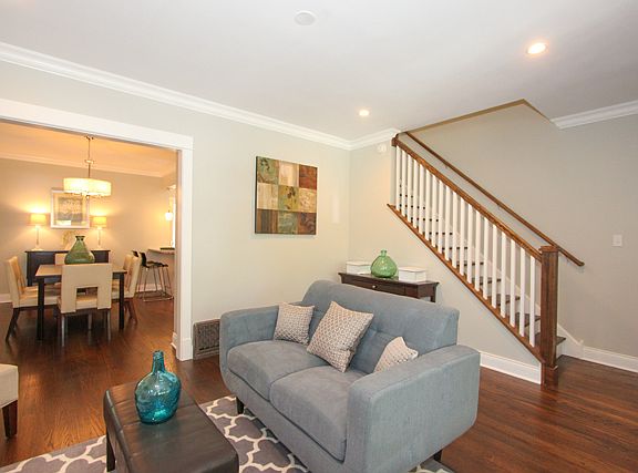 4th image of 1103 S Lyman Ave
