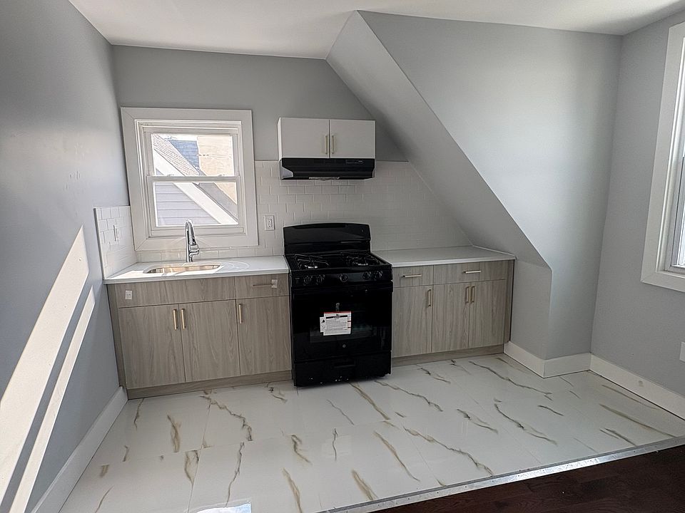 1st image of 165 N 12th St Floor 2