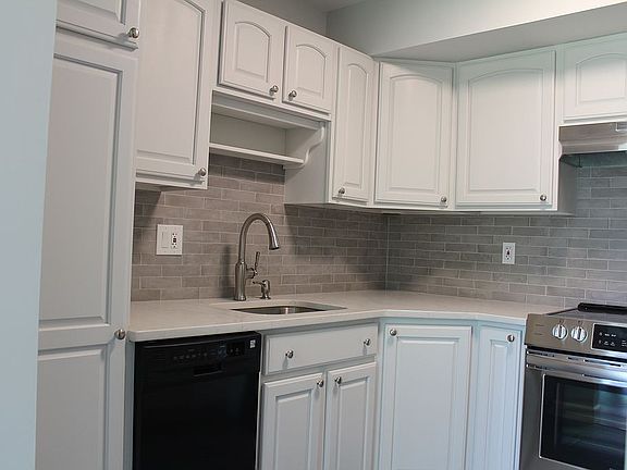 2nd image of 52 Jefferson Oval APT F