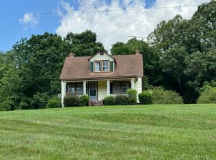 6042 Truevine Rd, Glade Hill, VA 24092