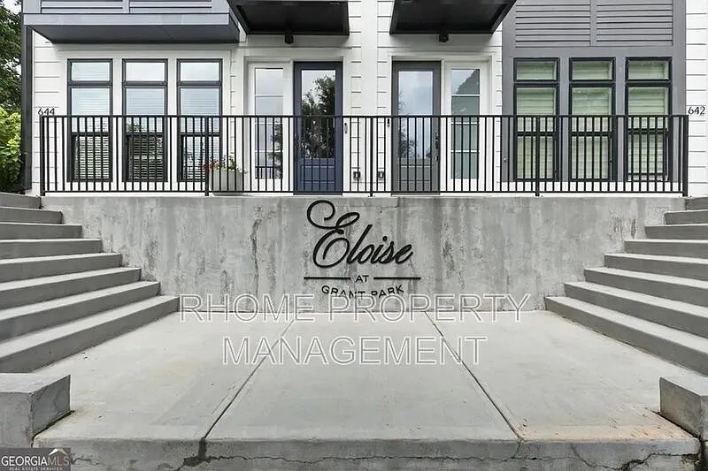 729 Eloise Way SE