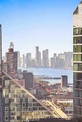 Sold by Nest Seekers International | media 5