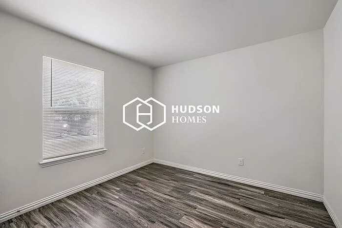 4303 Jamaica St — Photo 7