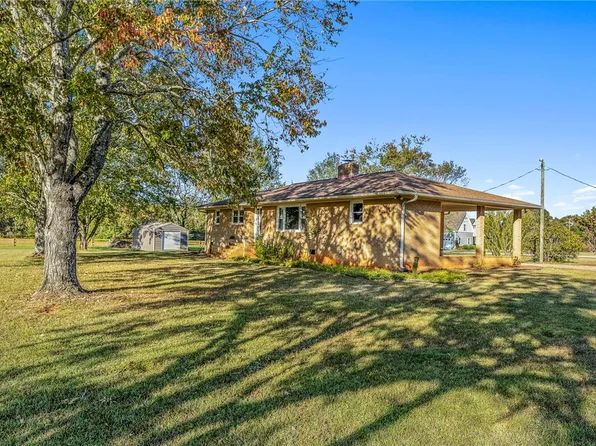 207 Andrews Rd, Fountain Inn, SC 29644