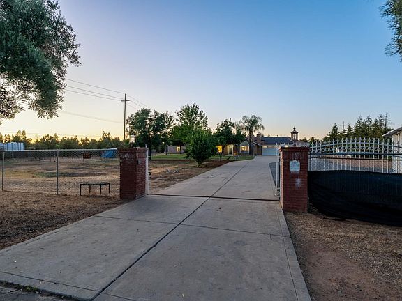 5th image of 10024 E Bullard Ave