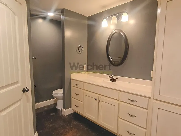 1112 Gregory Ct — Photo 14