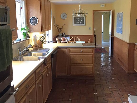 Kitchen with breakfast nook