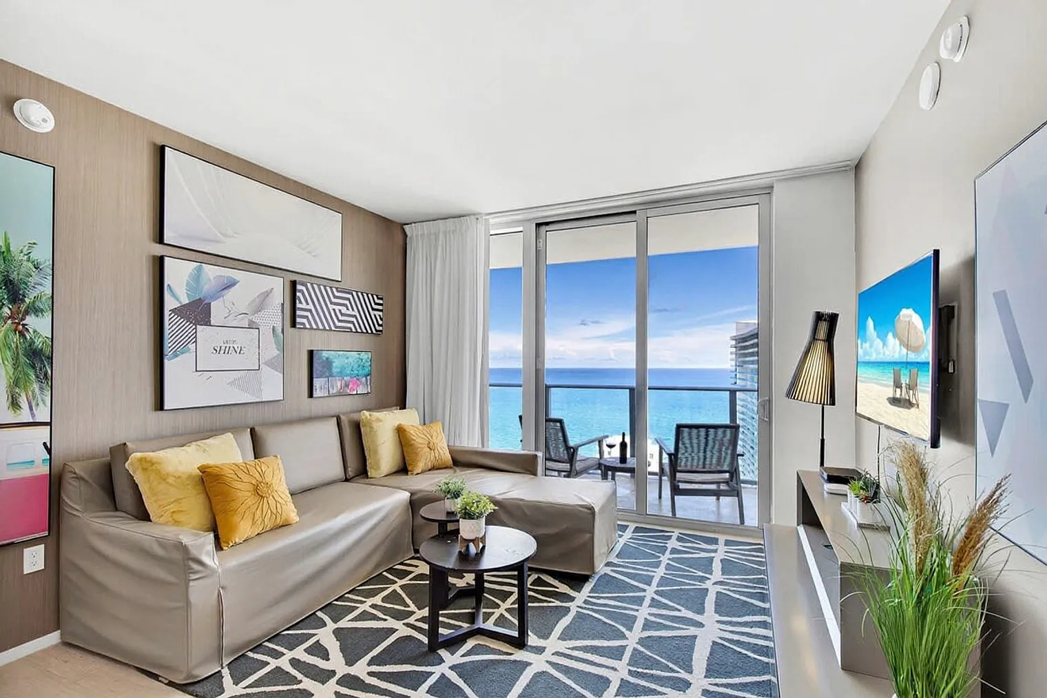 2 bed, 2.0 bath, 1097 sqft, $4,268 — Photo 1