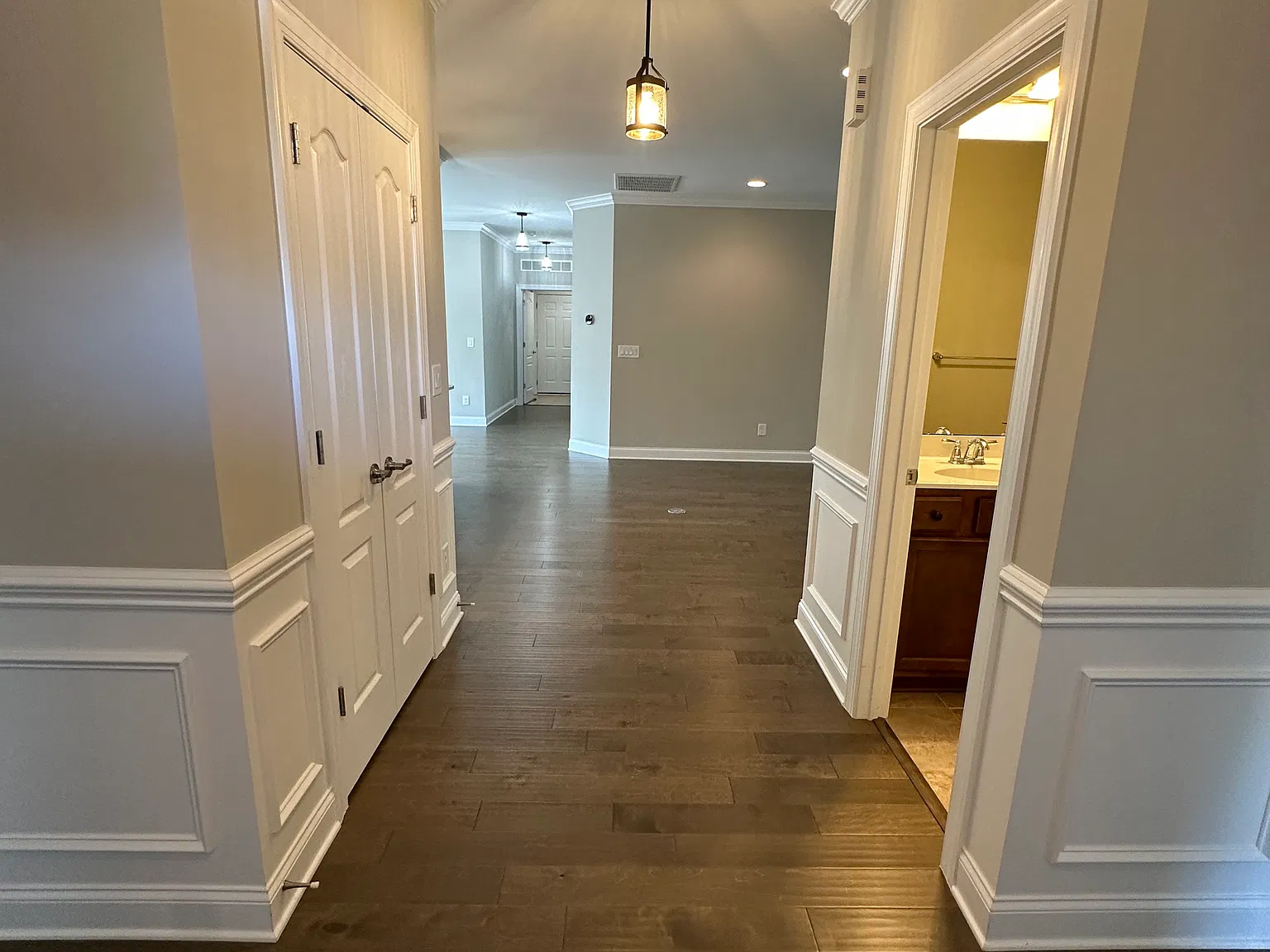 3 bed, 1916 sqft, $2,700 — Photo 4