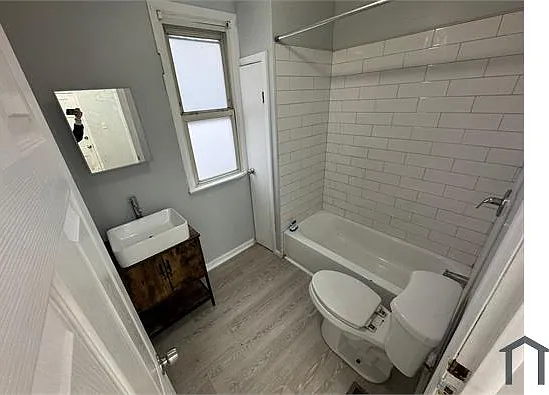 40 Aldine St #1 — Photo 5
