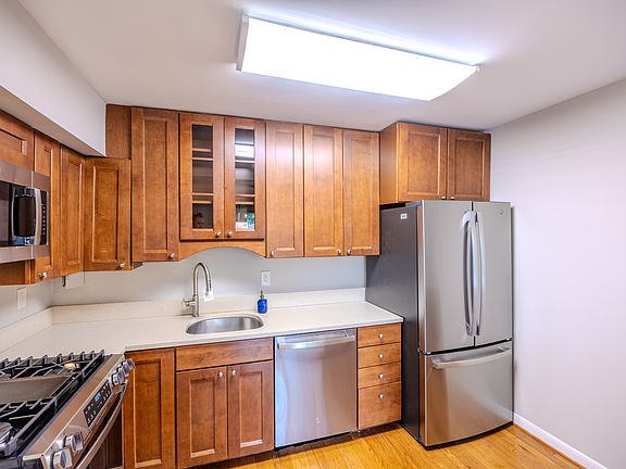 4th image of 755 Fairview Ave APT C