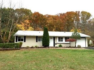 76 Stillwell Rd, Kendall Park, NJ 08824