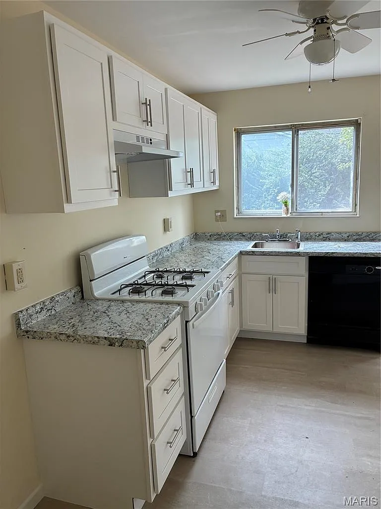 4 bed, 2.0 bath, 1064 sqft, $2,300 — Photo 2