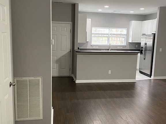 Facing entrance/kitchen