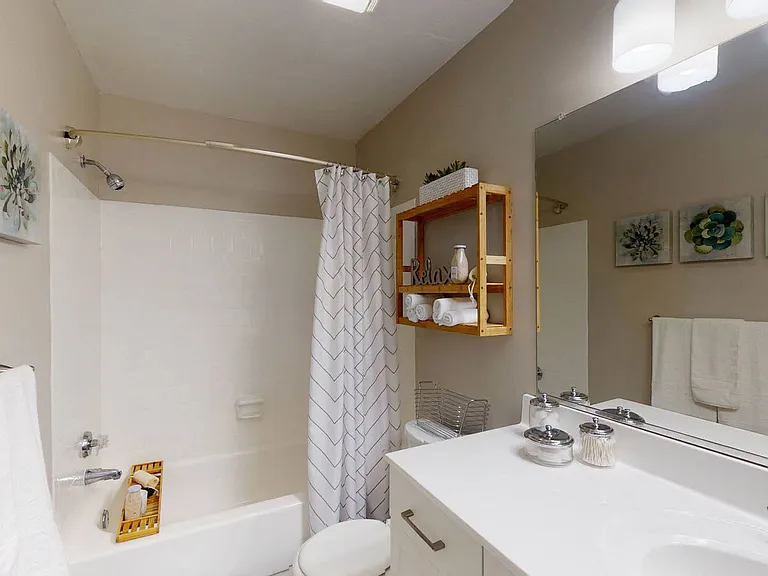 Montclair Apartments — Photo 6