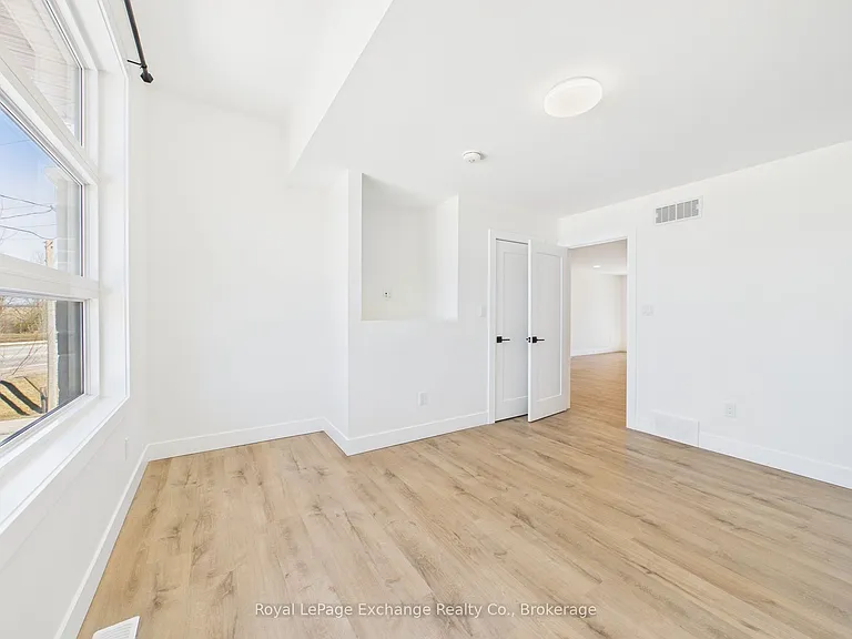 1085 Sutton St — Photo 11